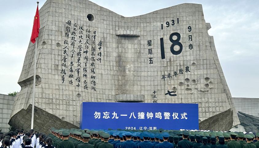 白山黑水間 這些民族英雄立起不朽豐碑東北抗日聯(lián)軍輾轉(zhuǎn)于白山黑水之間，進(jìn)行了長(zhǎng)達(dá)14年不屈不撓的斗爭(zhēng)，開辟了全國(guó)最早、堅(jiān)持時(shí)間最長(zhǎng)的抗日戰(zhàn)場(chǎng)。習(xí)近平總書記高度評(píng)價(jià)楊靖宇、趙尚志、東北抗聯(lián)八位女戰(zhàn)士是“千千萬萬抗日將士的杰出代表”，強(qiáng)調(diào)“大力弘揚(yáng)東北抗聯(lián)精神”。